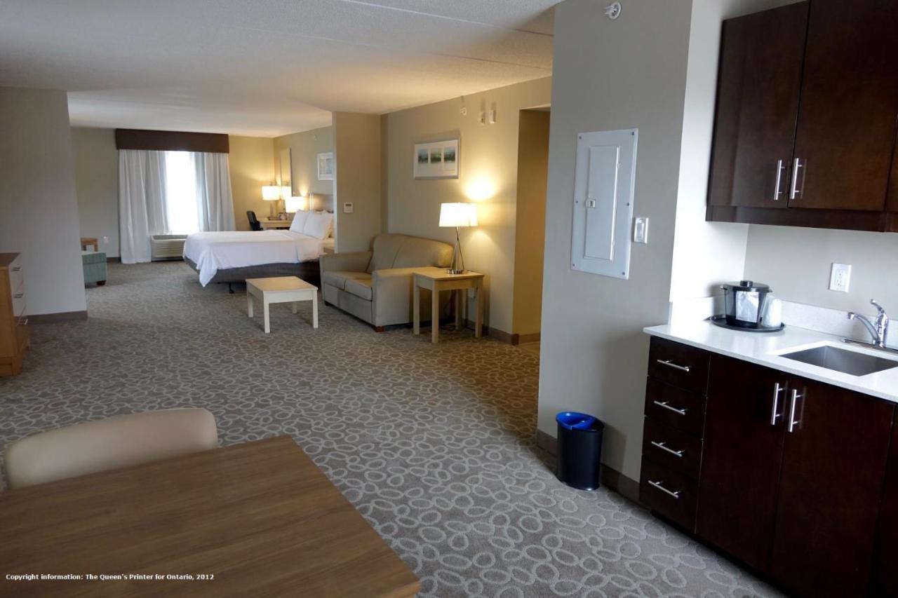 Holiday Inn Express & Suites Oshawa Downtown - Toronto Area By Ihg Exterior foto