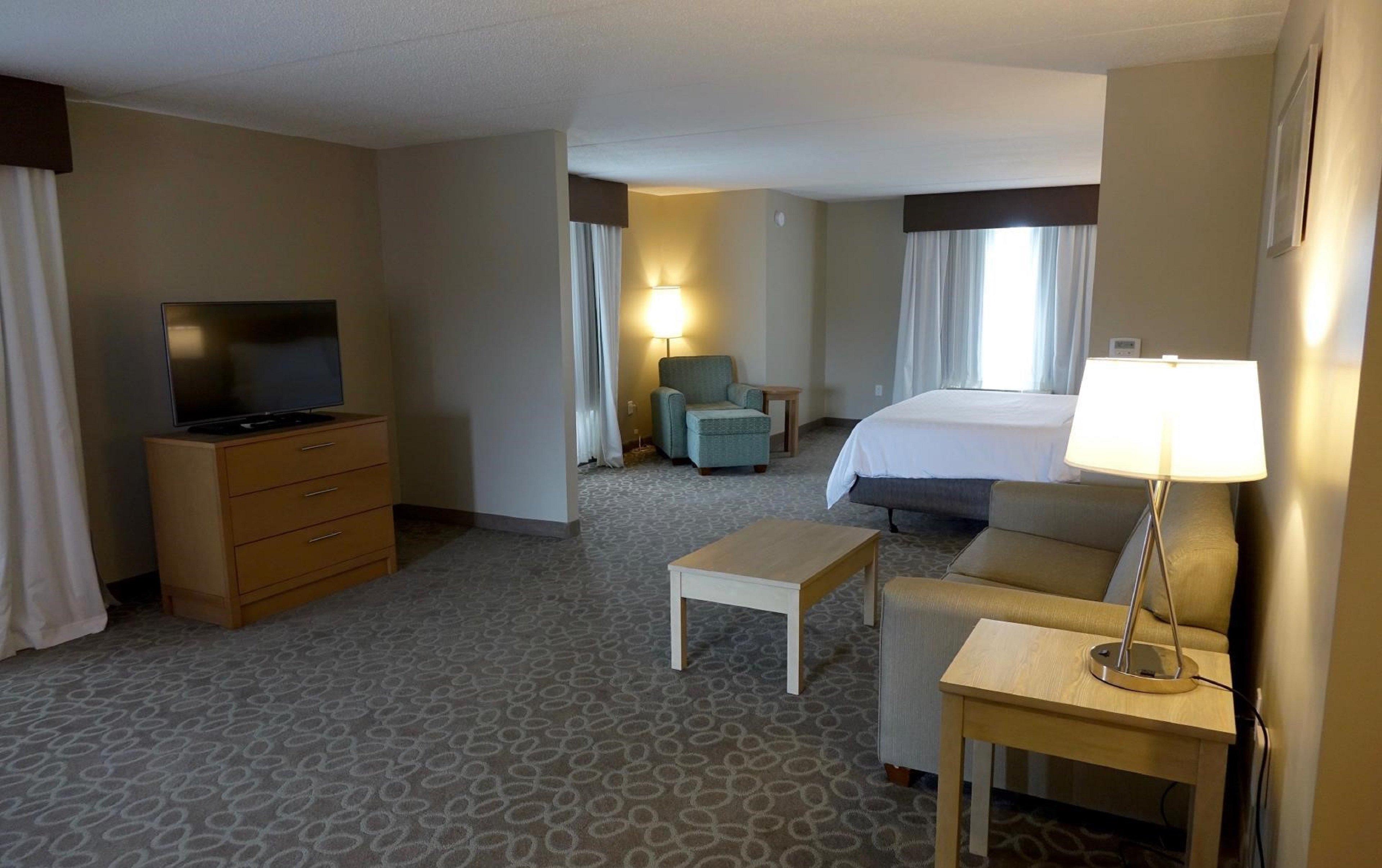 Holiday Inn Express & Suites Oshawa Downtown - Toronto Area By Ihg Exterior foto
