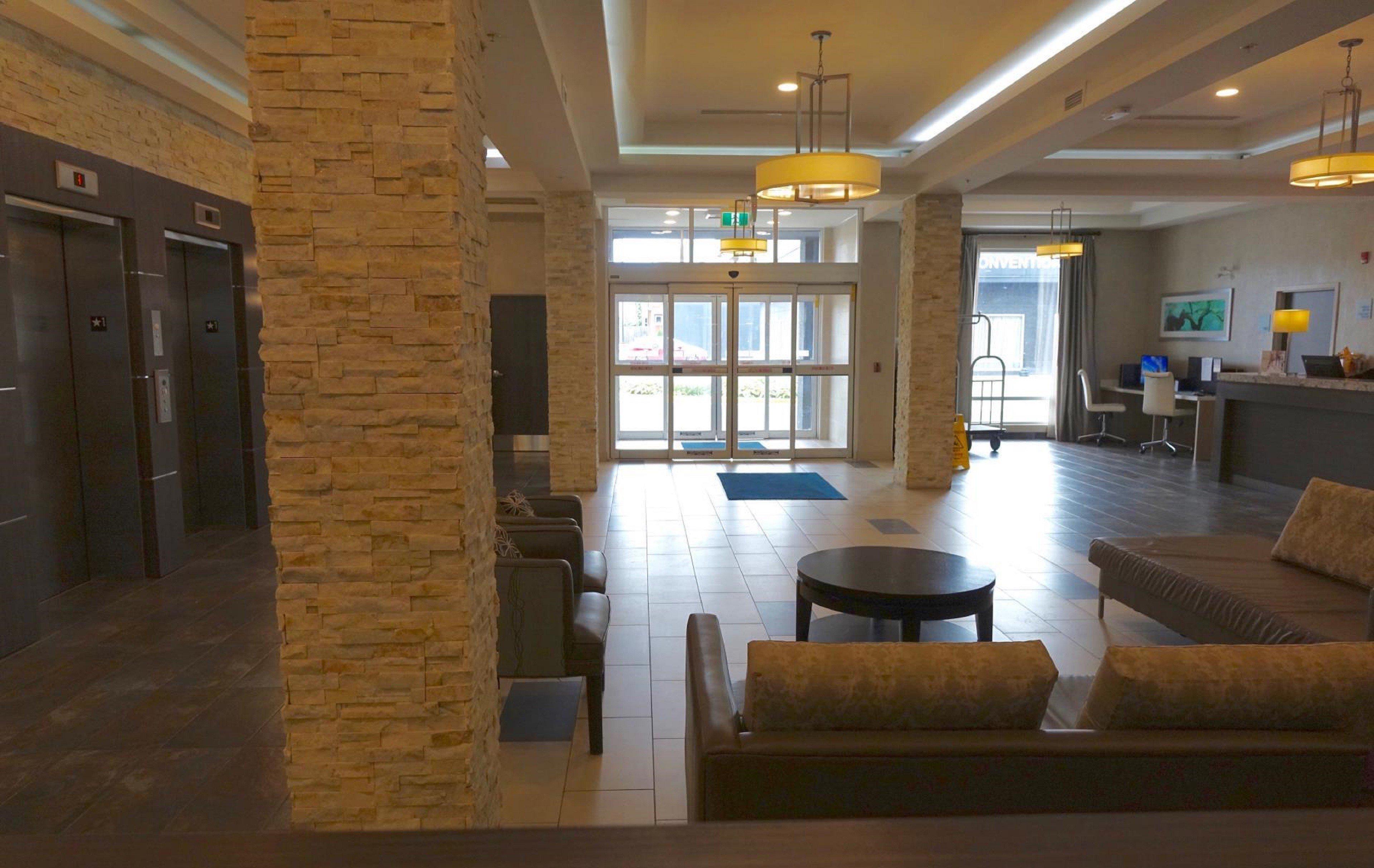 Holiday Inn Express & Suites Oshawa Downtown - Toronto Area By Ihg Exterior foto