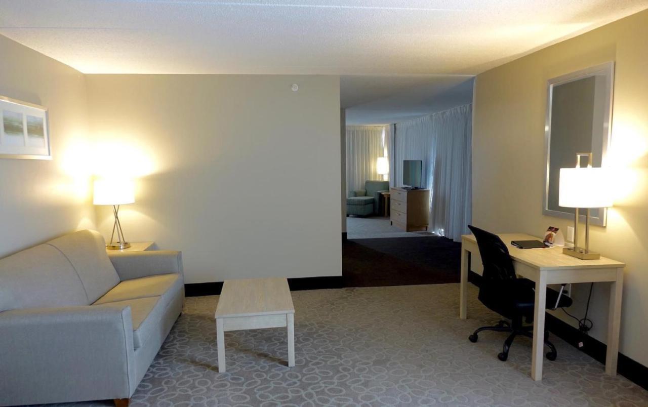 Holiday Inn Express & Suites Oshawa Downtown - Toronto Area By Ihg Exterior foto