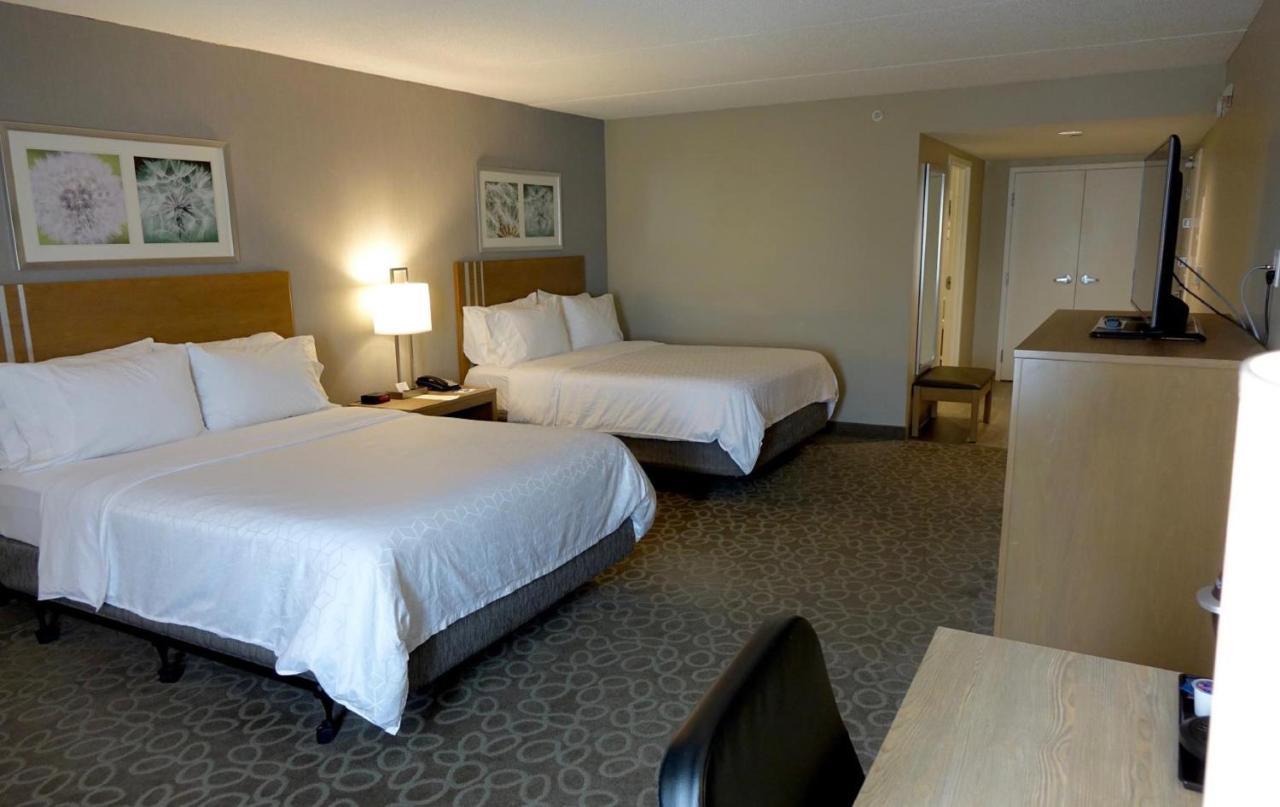 Holiday Inn Express & Suites Oshawa Downtown - Toronto Area By Ihg Exterior foto