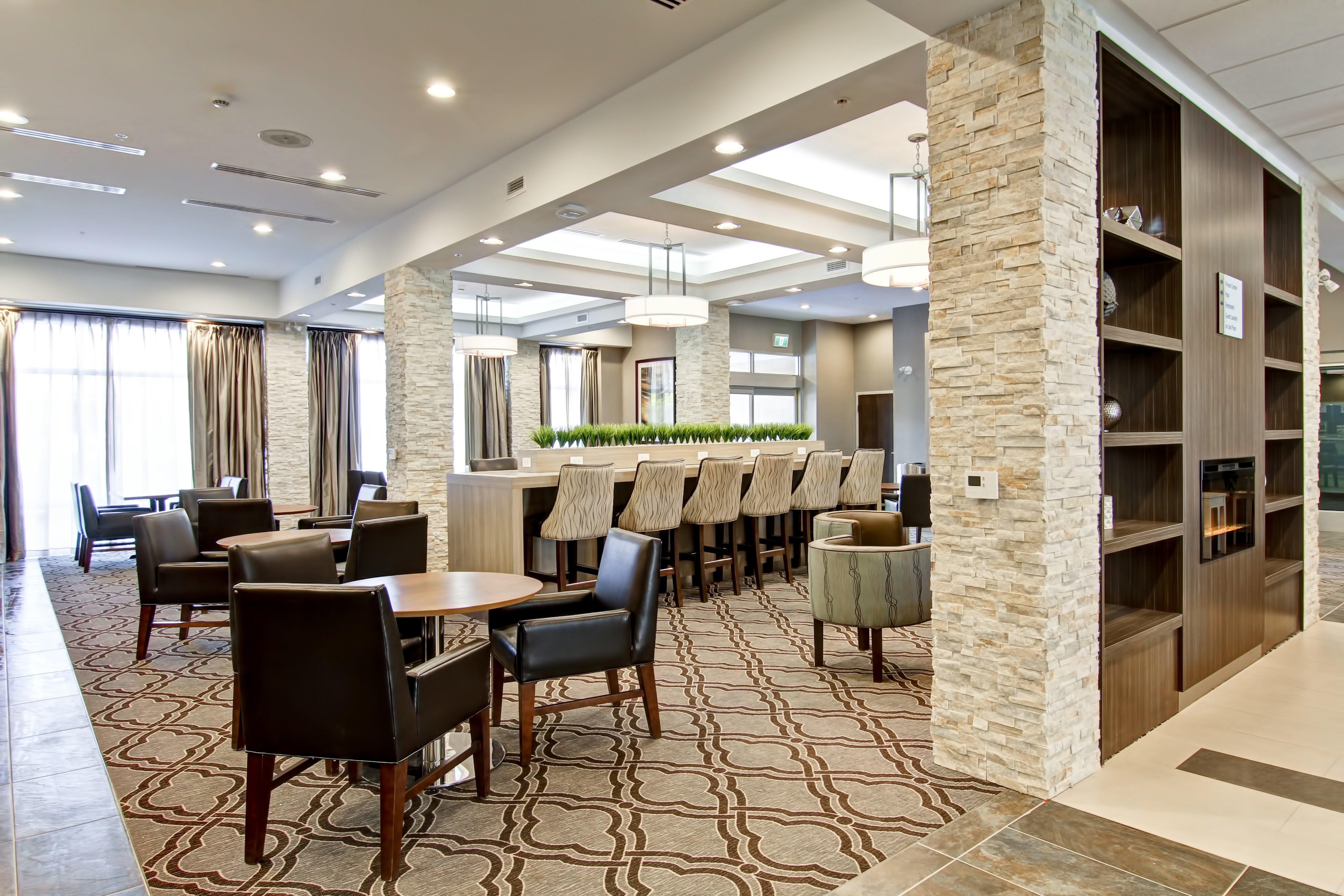 Holiday Inn Express & Suites Oshawa Downtown - Toronto Area By Ihg Exterior foto