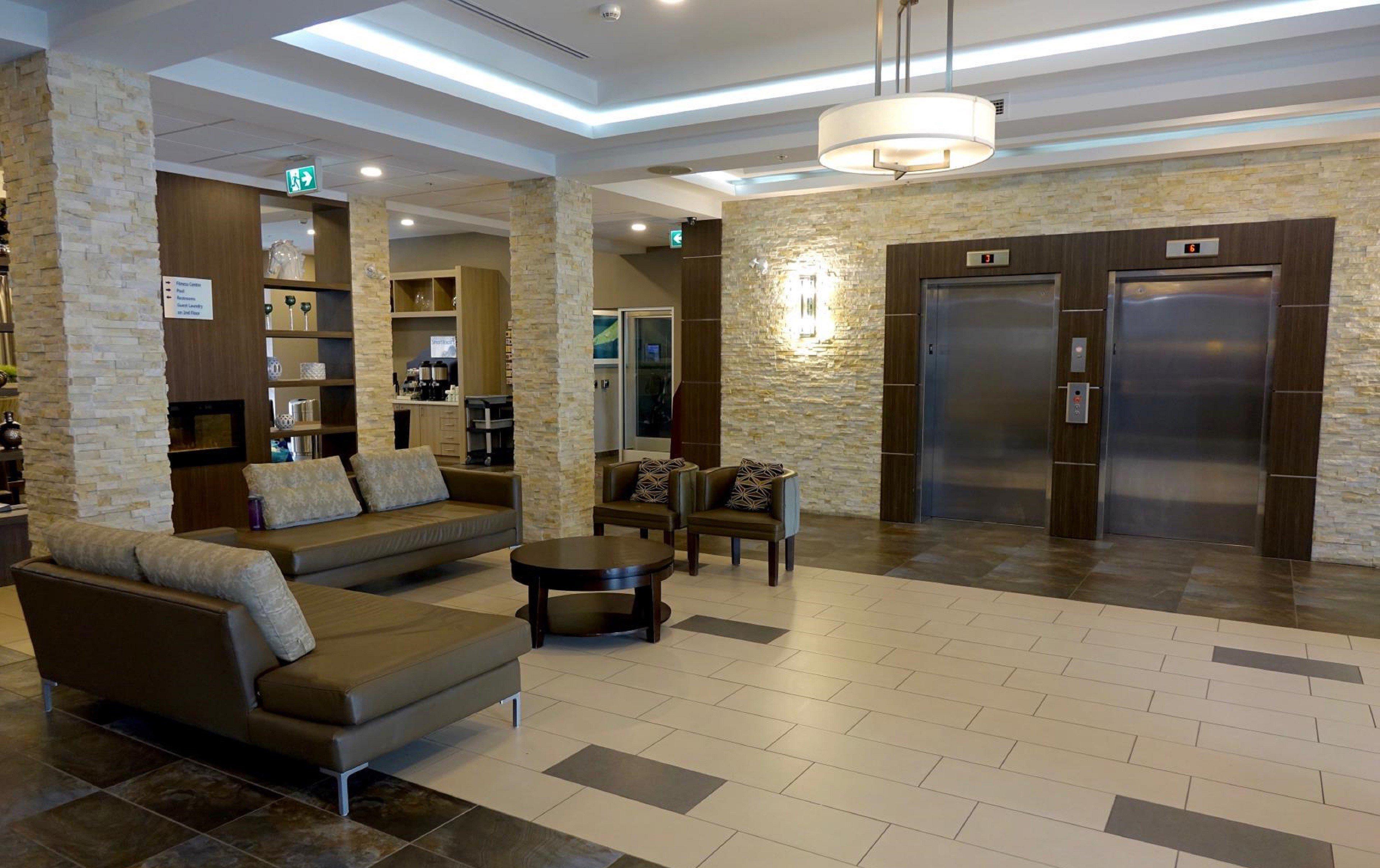 Holiday Inn Express & Suites Oshawa Downtown - Toronto Area By Ihg Exterior foto