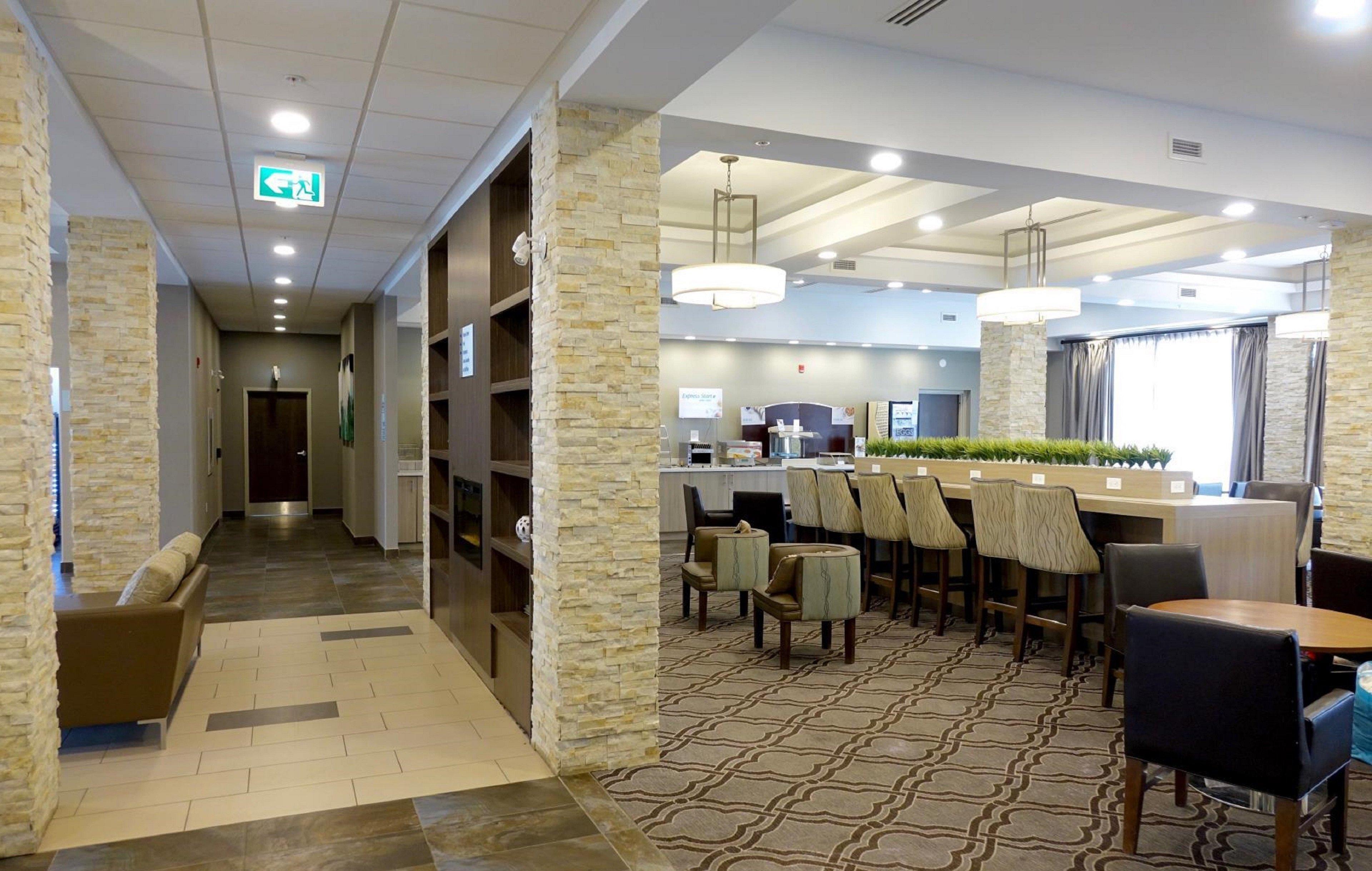 Holiday Inn Express & Suites Oshawa Downtown - Toronto Area By Ihg Exterior foto