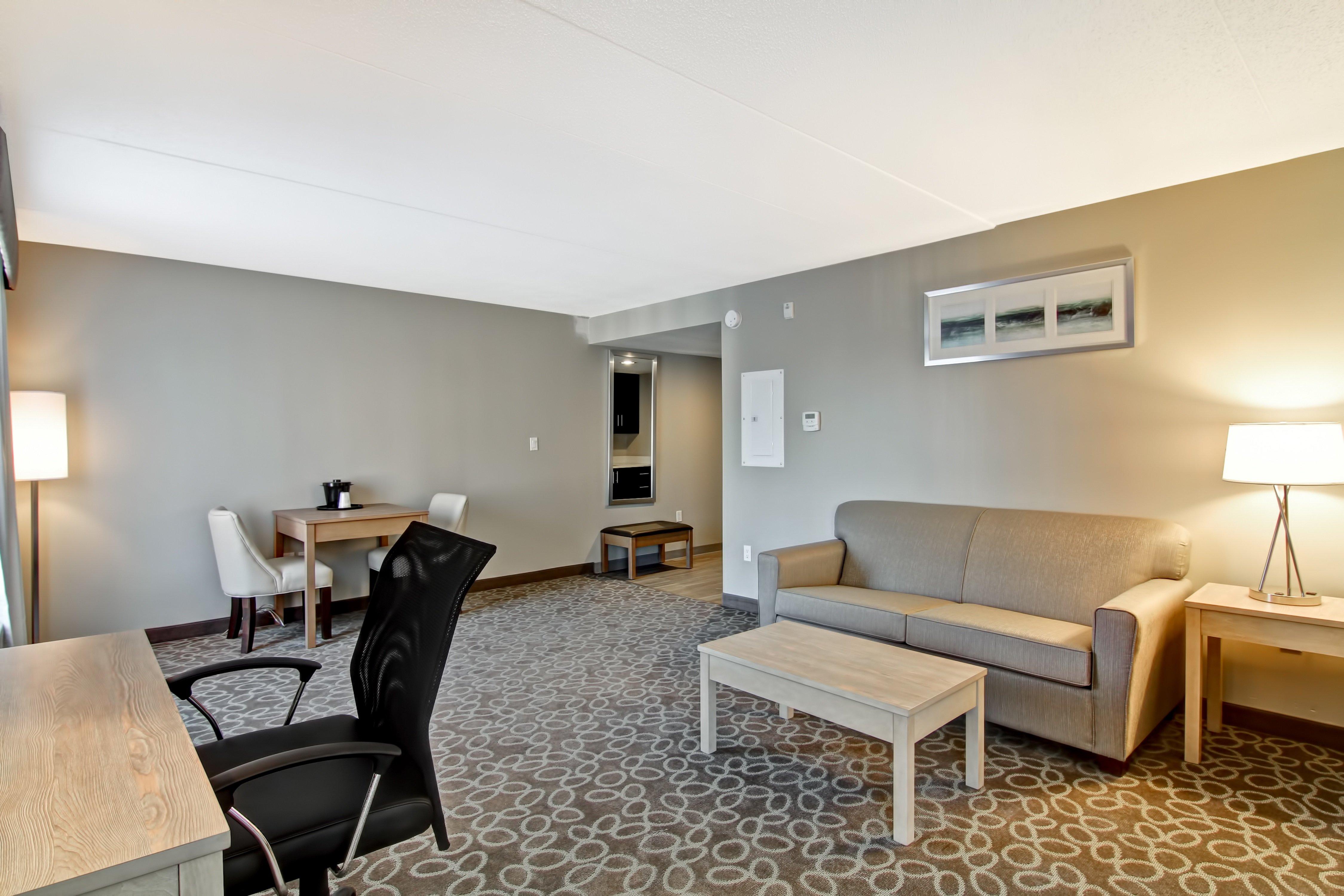 Holiday Inn Express & Suites Oshawa Downtown - Toronto Area By Ihg Exterior foto